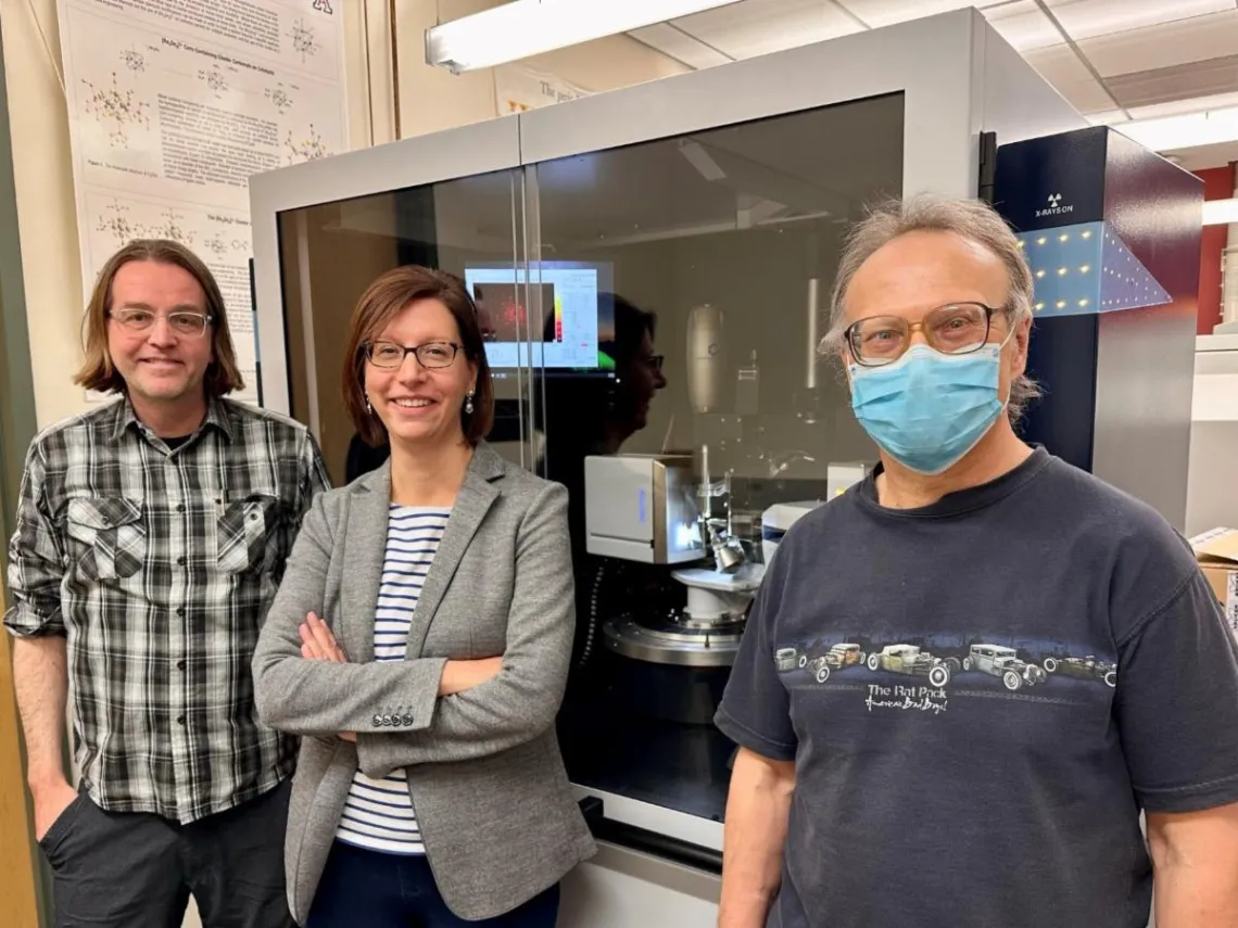  Dr. Njardarson, Dr. Tomat and Dr. Astashkin with the new diffractometer in the XRD facility