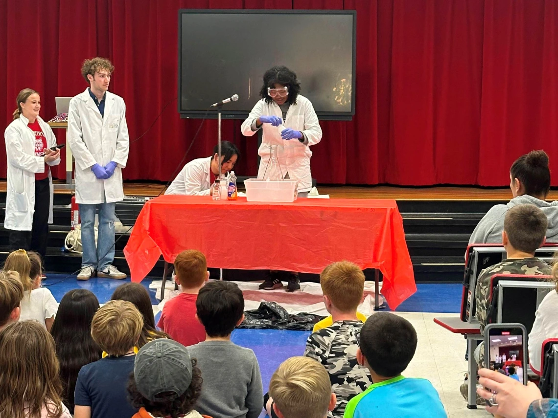 Photo of Undergraduate Journal Club at Fruchthendler Elementary School