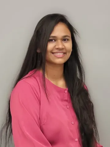 photo of Rashmi Amarakoon smiling